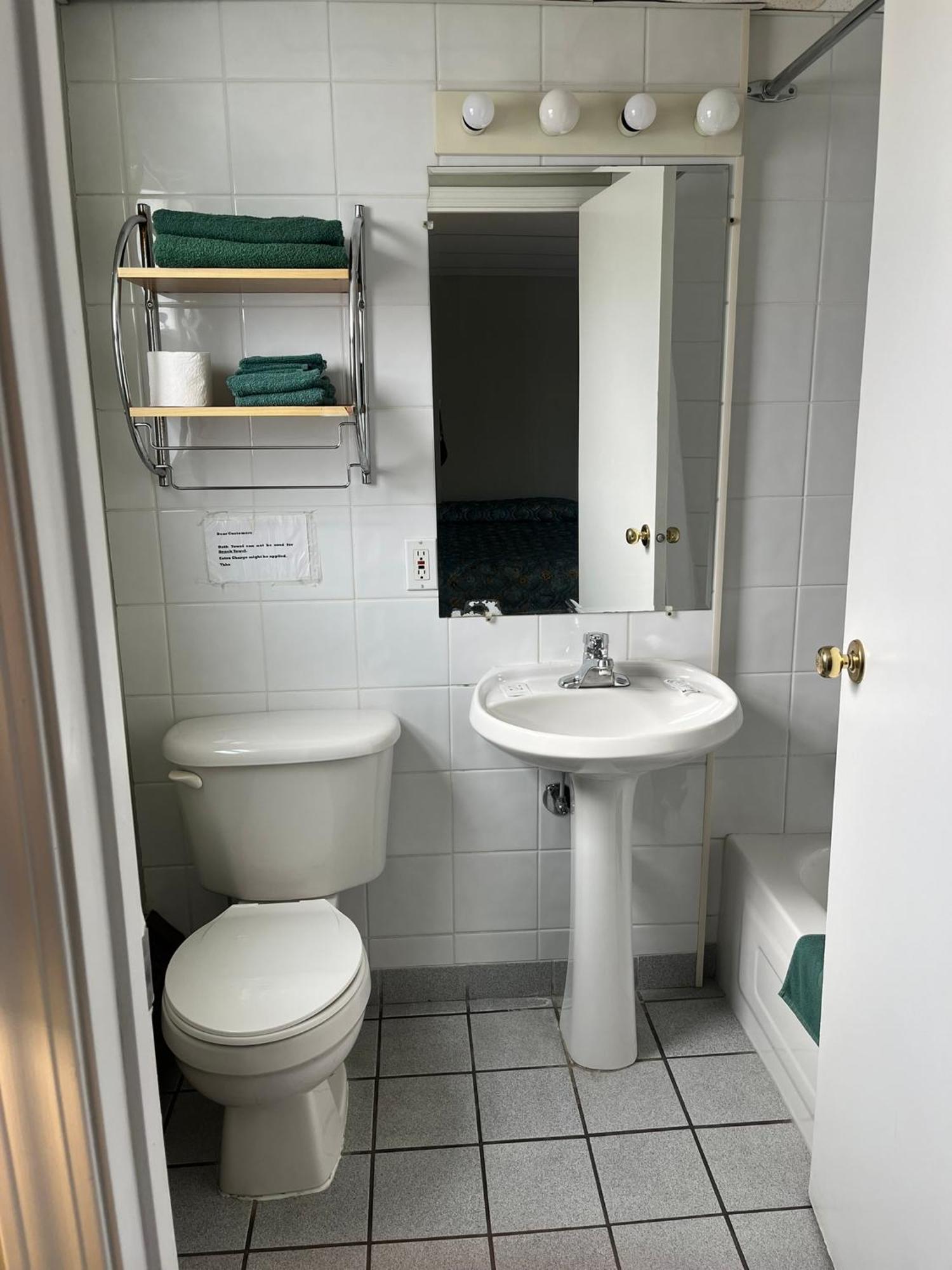 Raccoon Lodge Motel Sylvan Lake Kamer foto