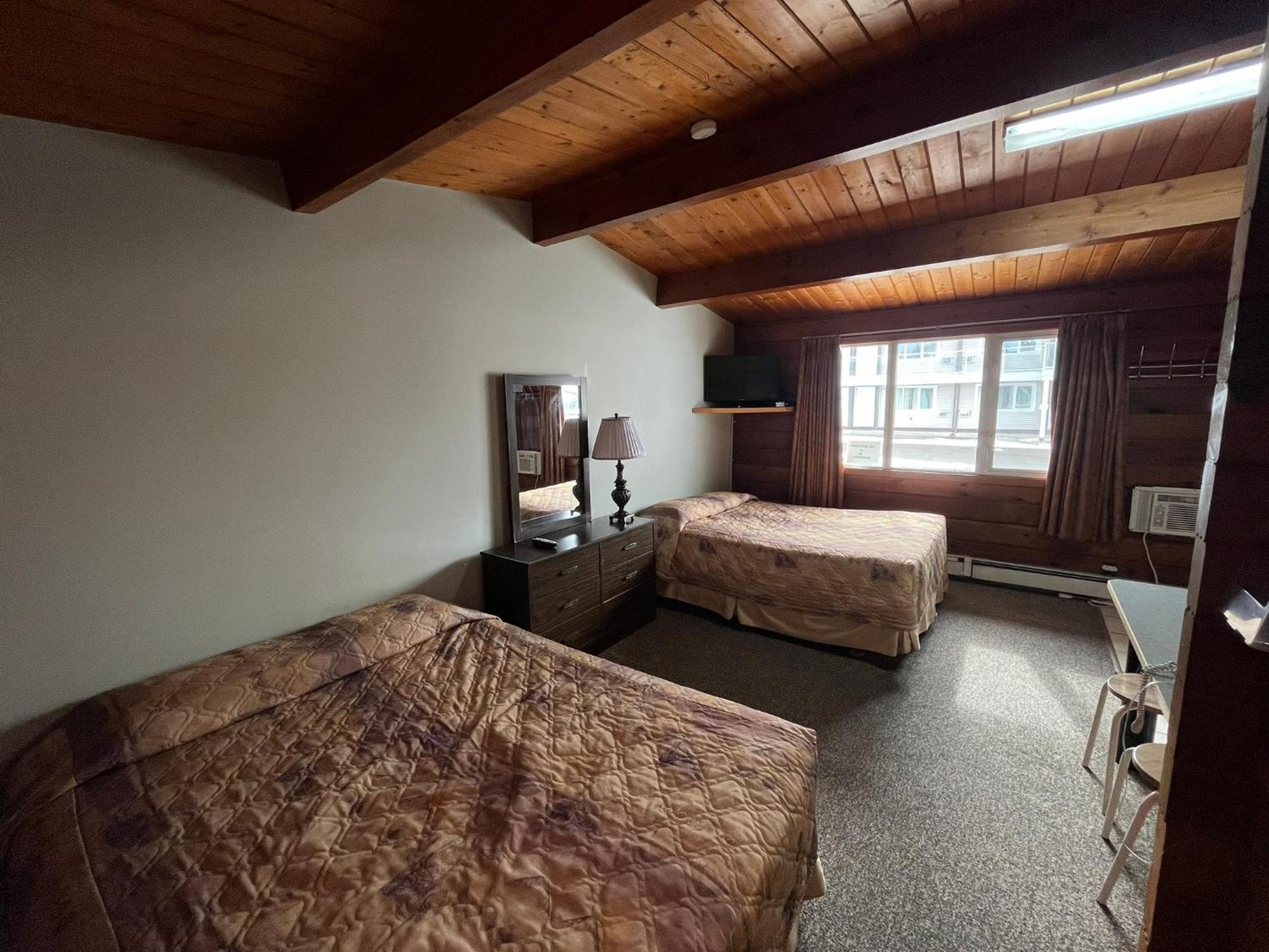 Raccoon Lodge Motel Sylvan Lake Buitenkant foto