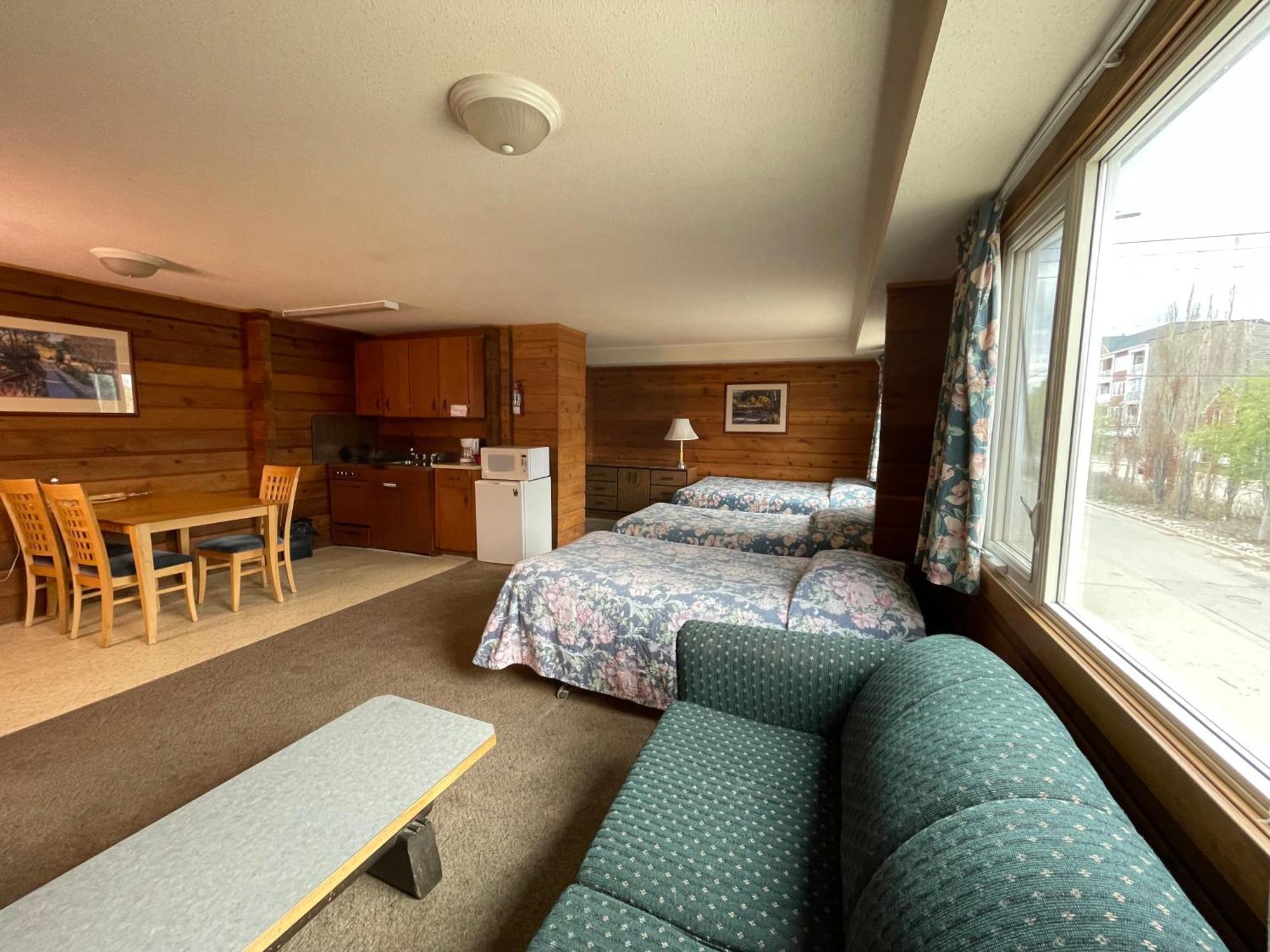 Raccoon Lodge Motel Sylvan Lake Buitenkant foto